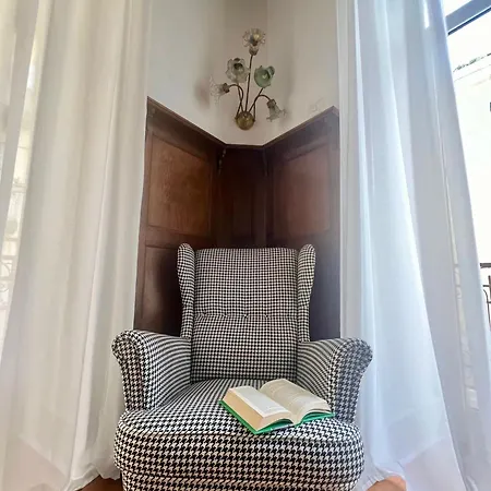 Vomero Hideaway - Family Friendly Апартаменты *