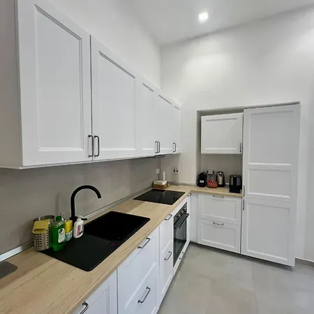 Vomero Hideaway - Family Friendly Apartment *