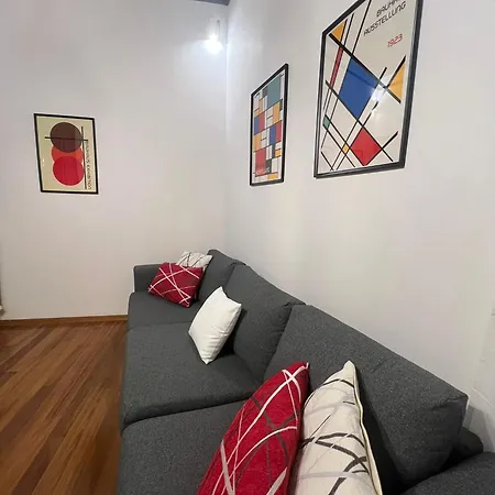 Vomero Hideaway - Family Friendly *