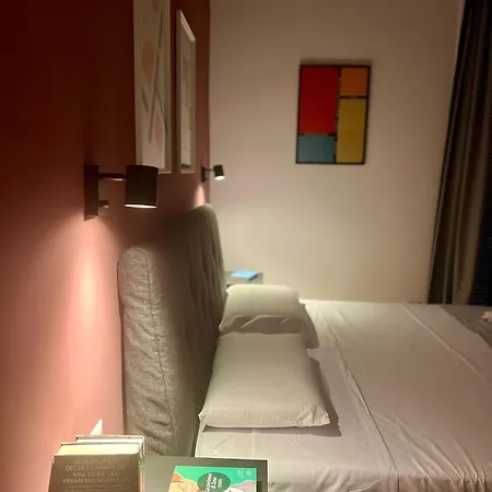 Vomero Hideaway - Family Friendly Неаполь