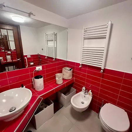 Vomero Hideaway - Family Friendly Неаполь