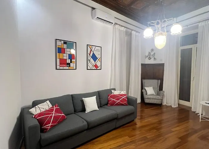 Vomero Hideaway - Family Friendly 나폴리